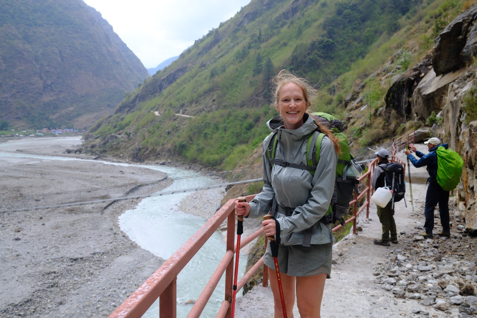Above the river, heading out of Tal. 