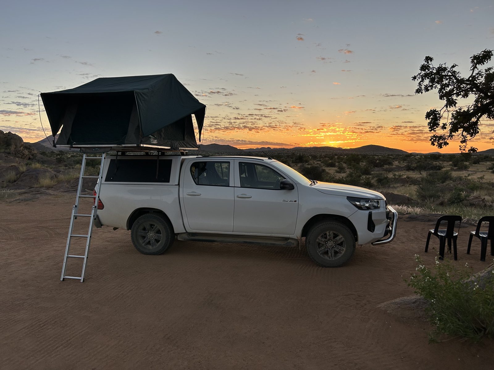 Home for the week: the rooftop tent :)